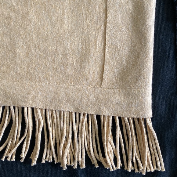 Lilly Pulitzer Glenda Fringed Coolmax Sweater in Heathered Sandbar Size Medium - Picture 11 of 16